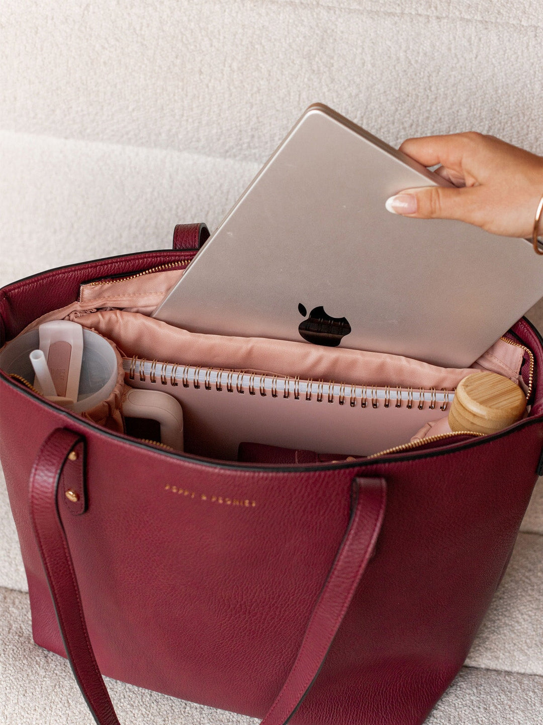 GO-GETTER TOTE berry