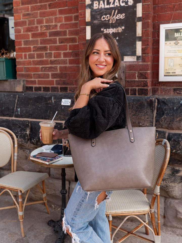 GO-GETTER TOTE dark grey