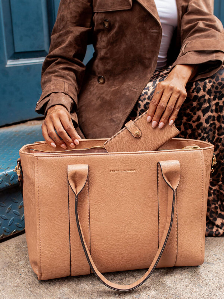 Go Anywhere Wallet Mocha Mousse