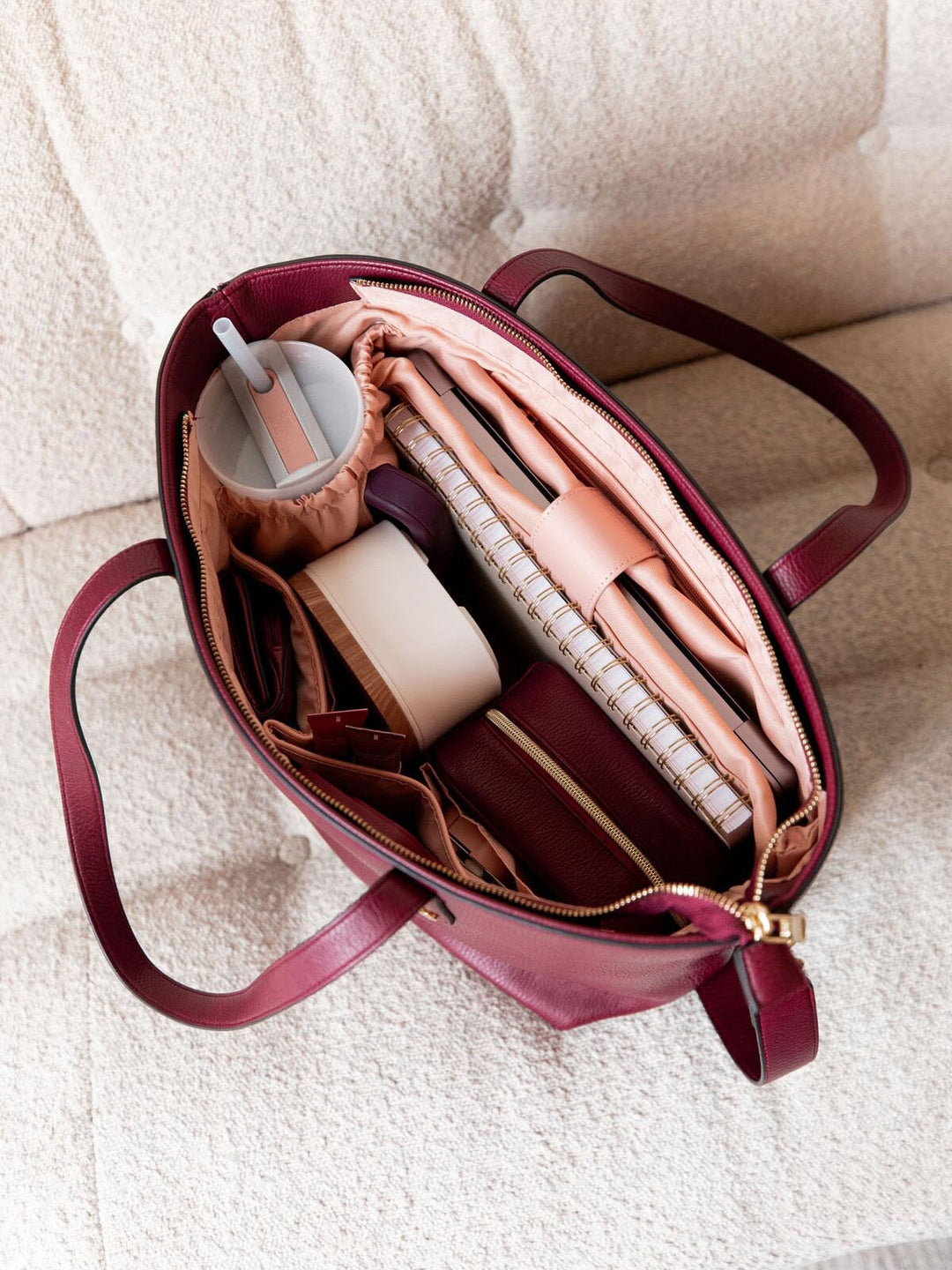 GO-GETTER TOTE berry