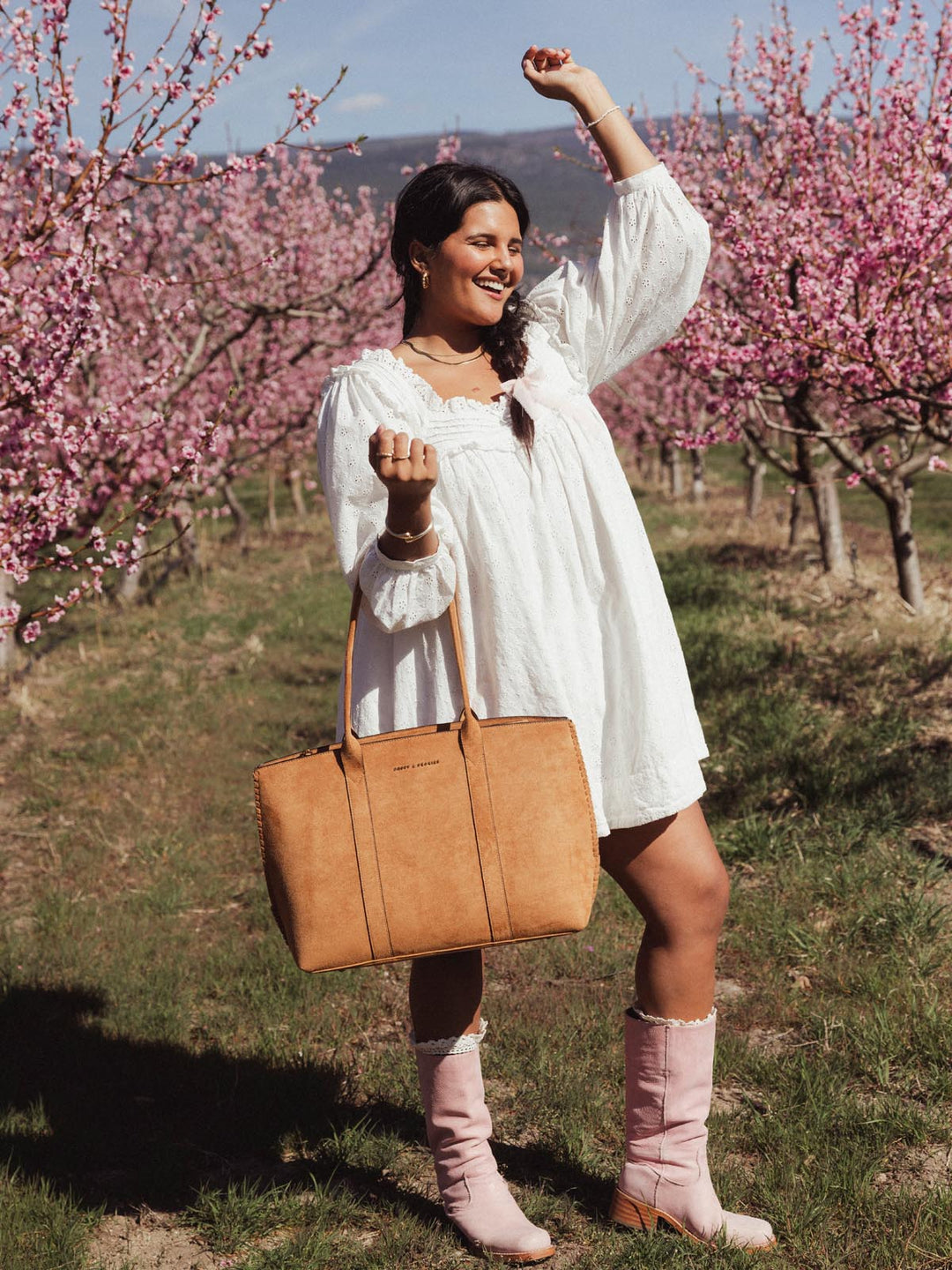 The Meadow Tote Cognac Suede
