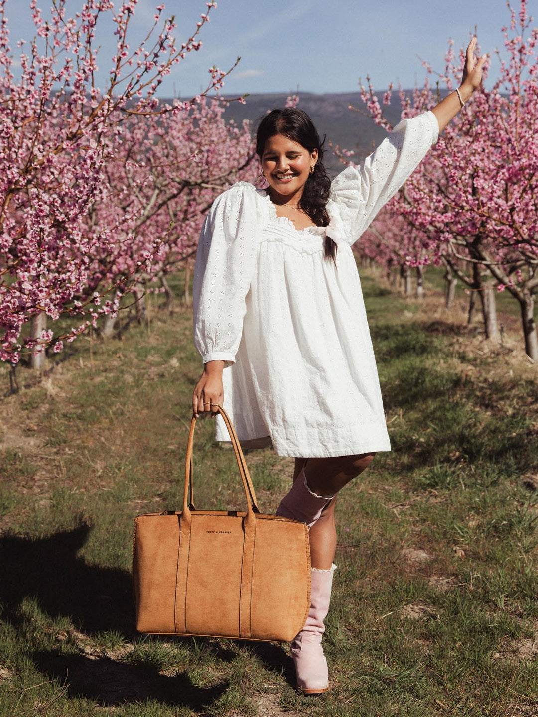 The Meadow Tote Cognac Suede