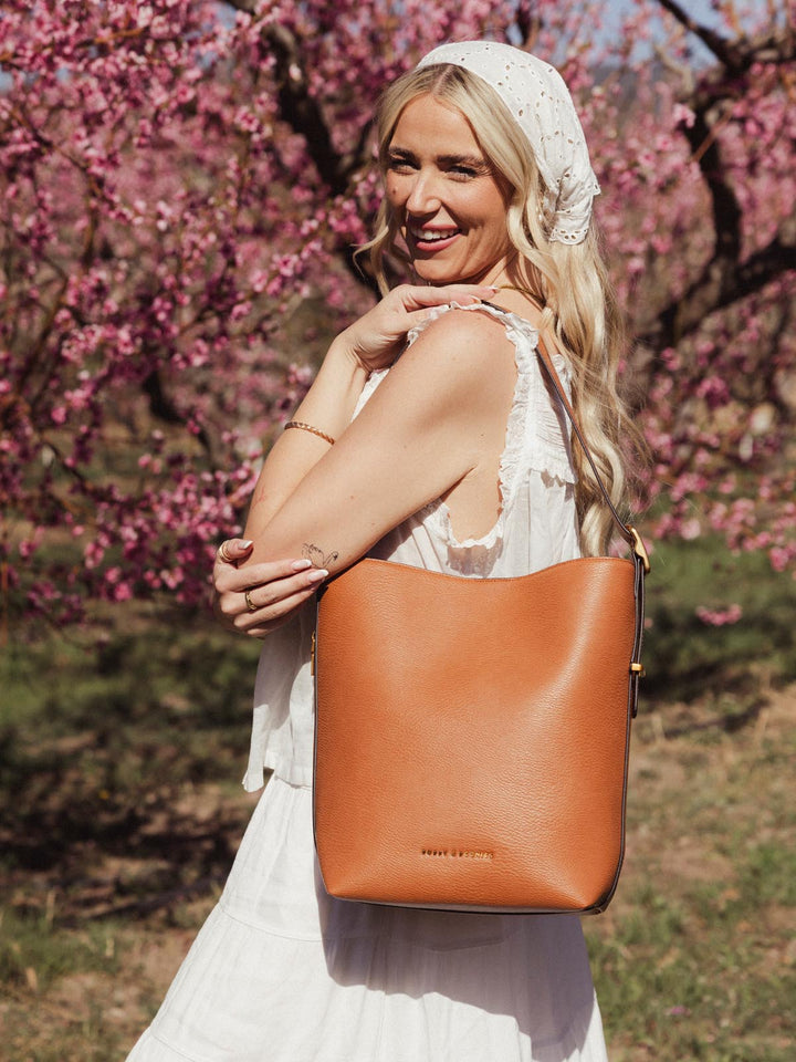 The Bucket Bag Cognac