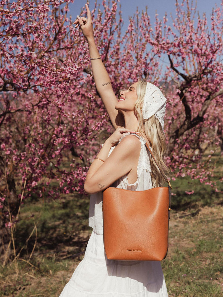 The Bucket Bag Cognac