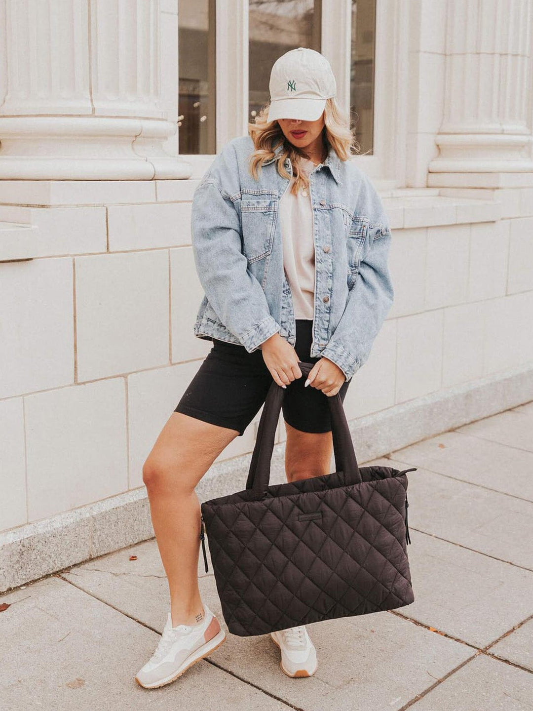 Tote It Black