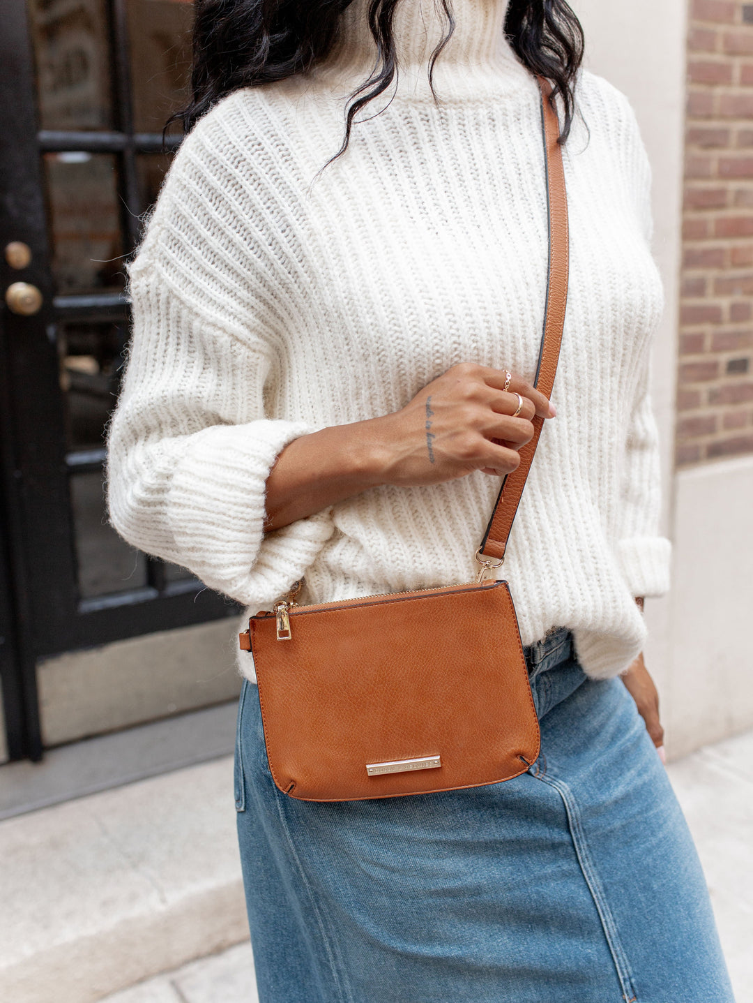 the EVERYDAY CROSSBODY cognac