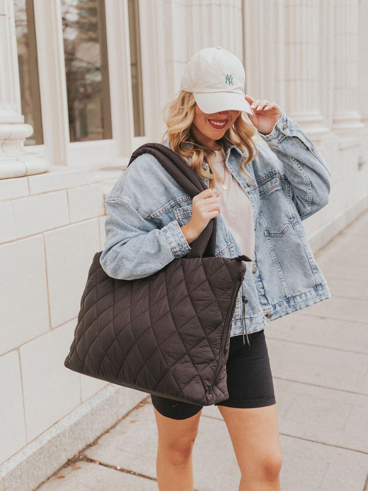 Tote It Black