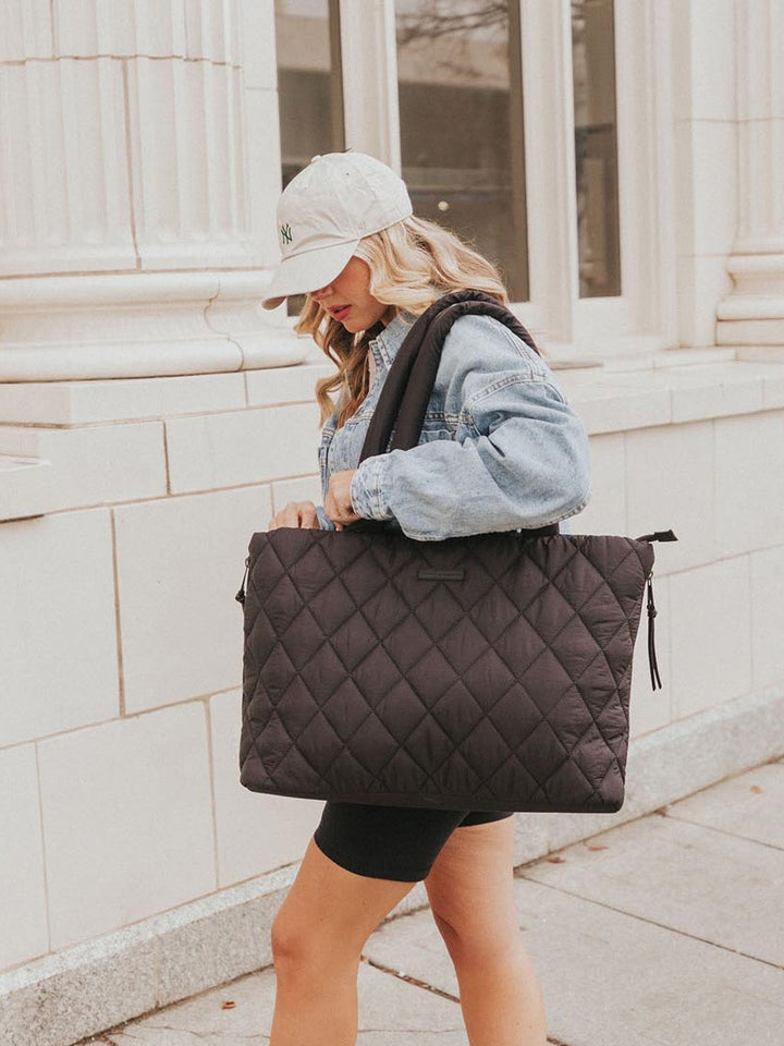 Tote It Black