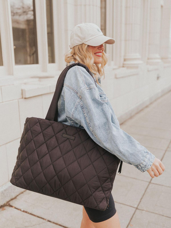 Tote It Black