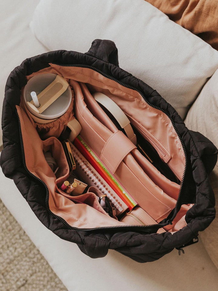Tote It Black