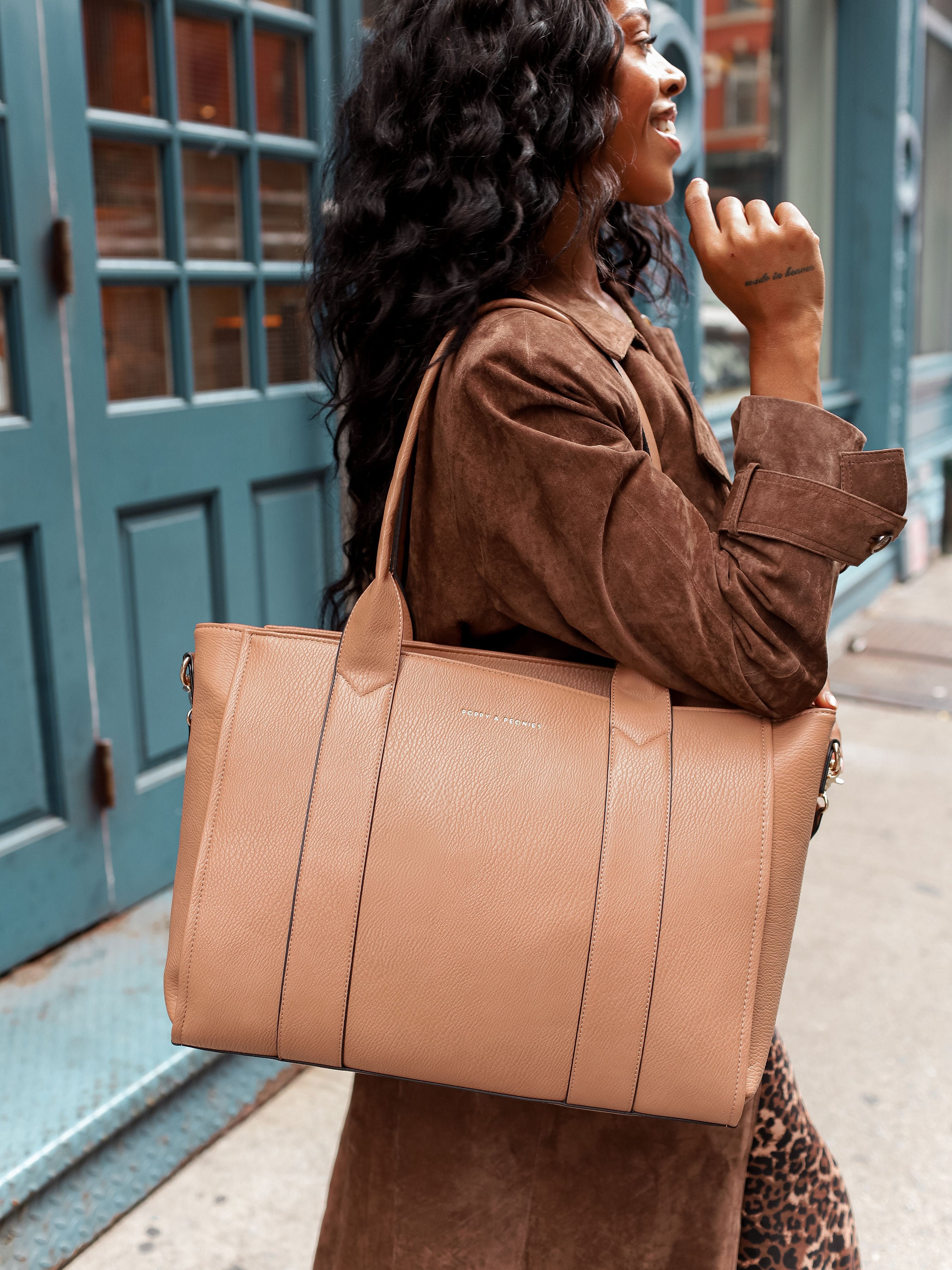 Multitasker Bag Mocha Mousse | Poppy and Peonies – www
