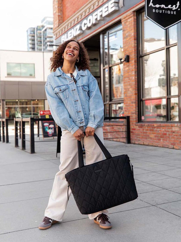 Tote It Black