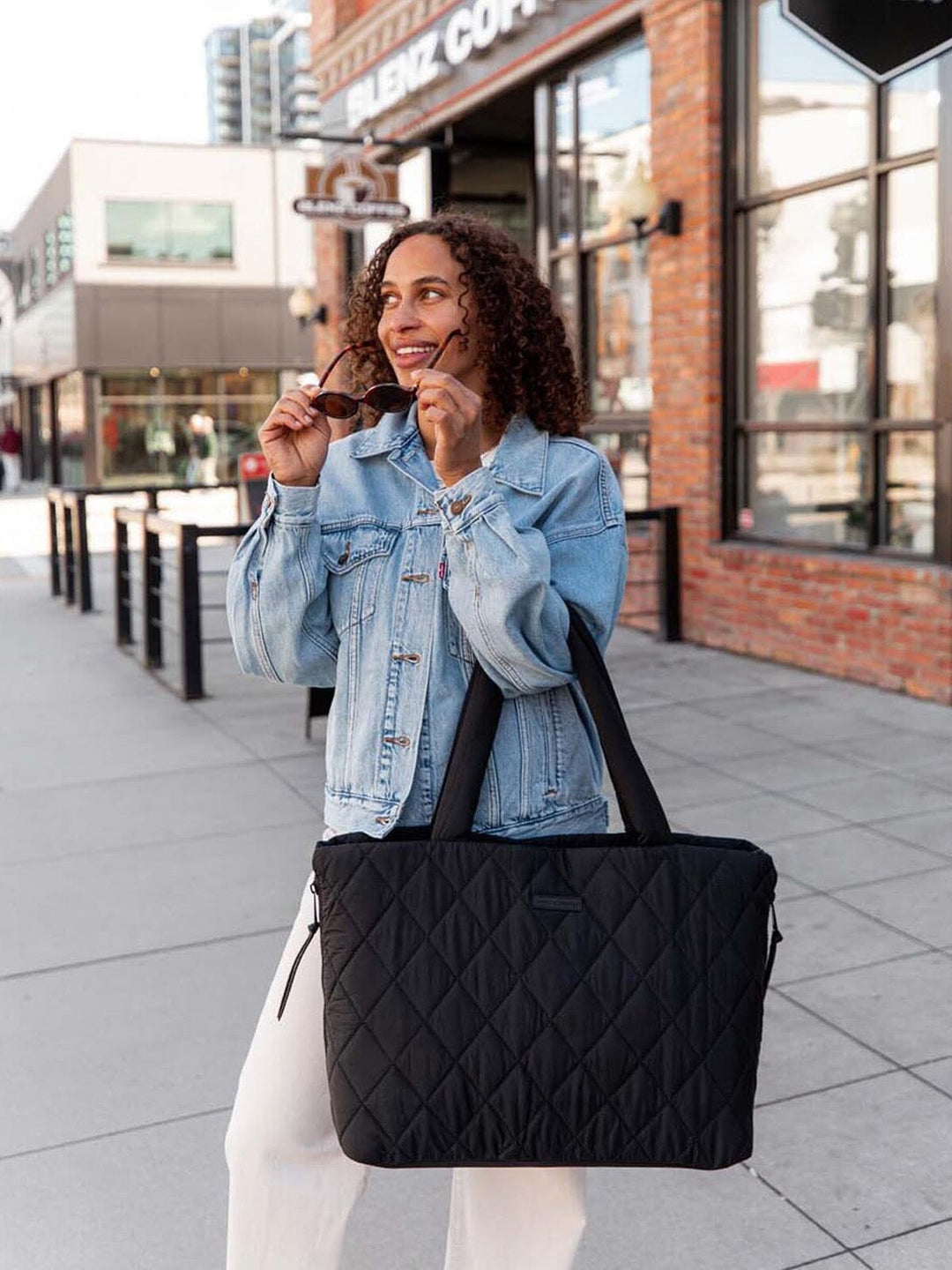 Tote It Black
