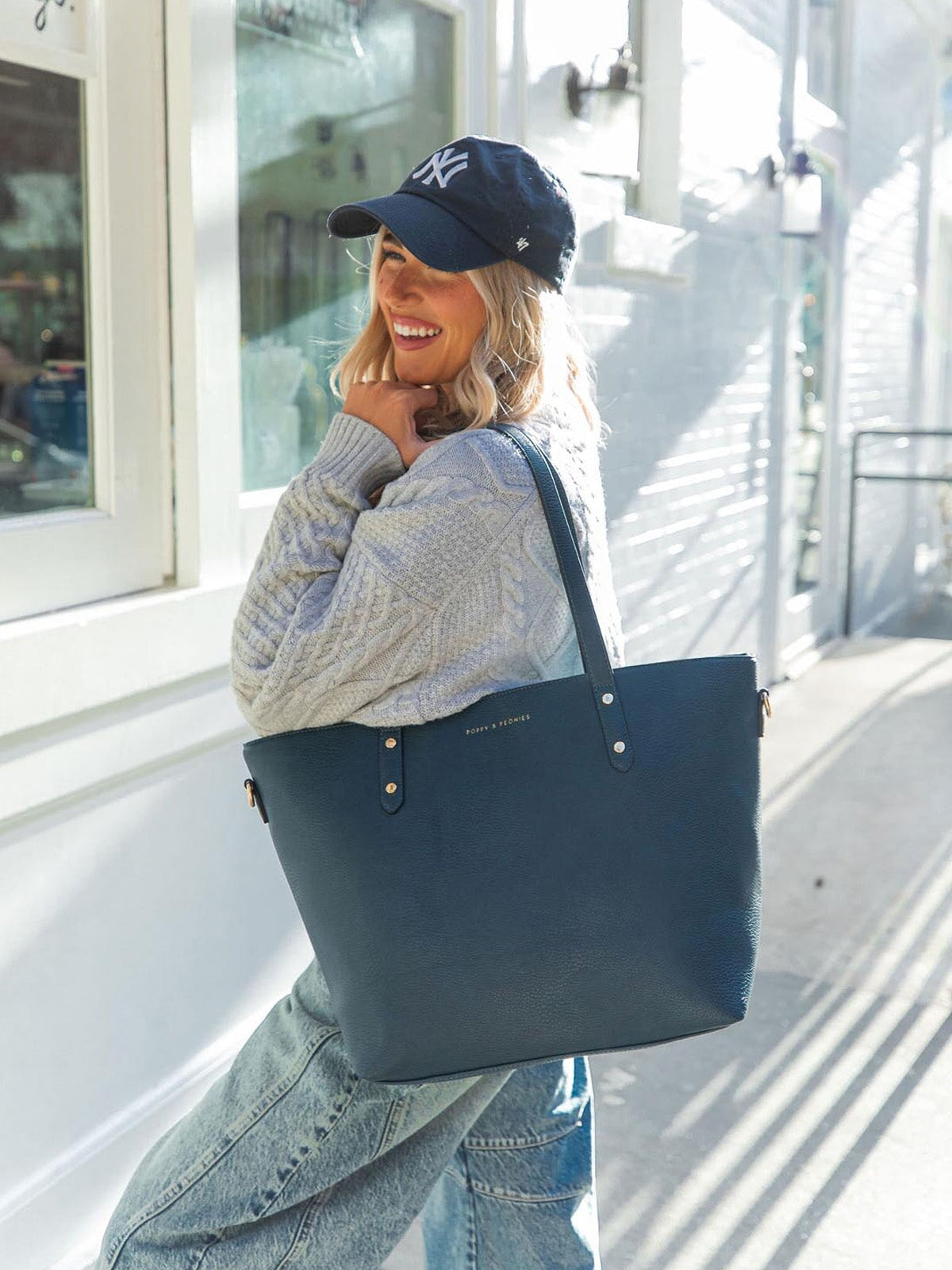 GO-GETTER TOTE Navy – www.poppyandpeonies-us.com